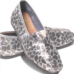 Toms Alpargatas Giraffe Print Slip On Shoes sz 8